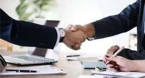 MOL va plăti până la un miliard de euro pentru 56% din NIS